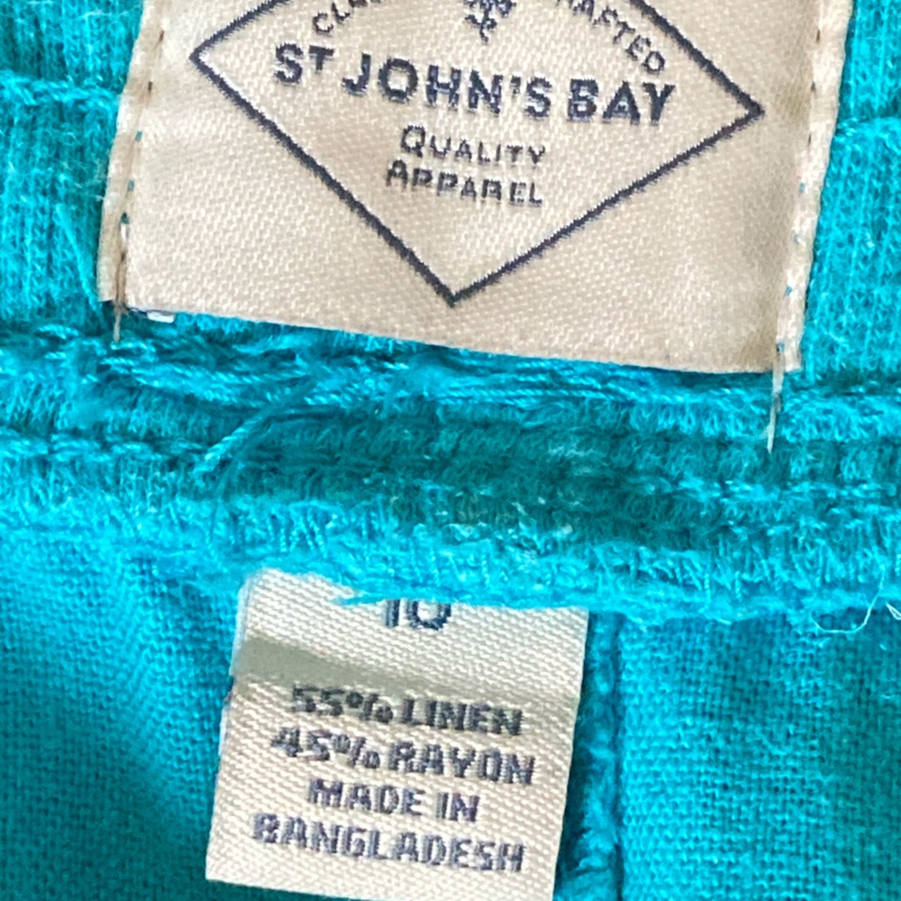 Woman’s Capris - Picture 3 of 3